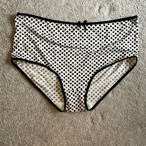 NWOT Black and White Adrienne Vittadini Underwear
